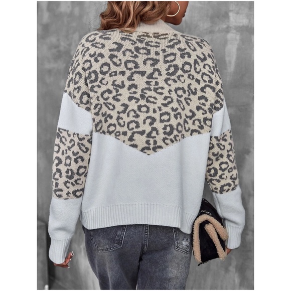 Cozy Leopard Print Oversized Sweater Top - Picture 4 of 5